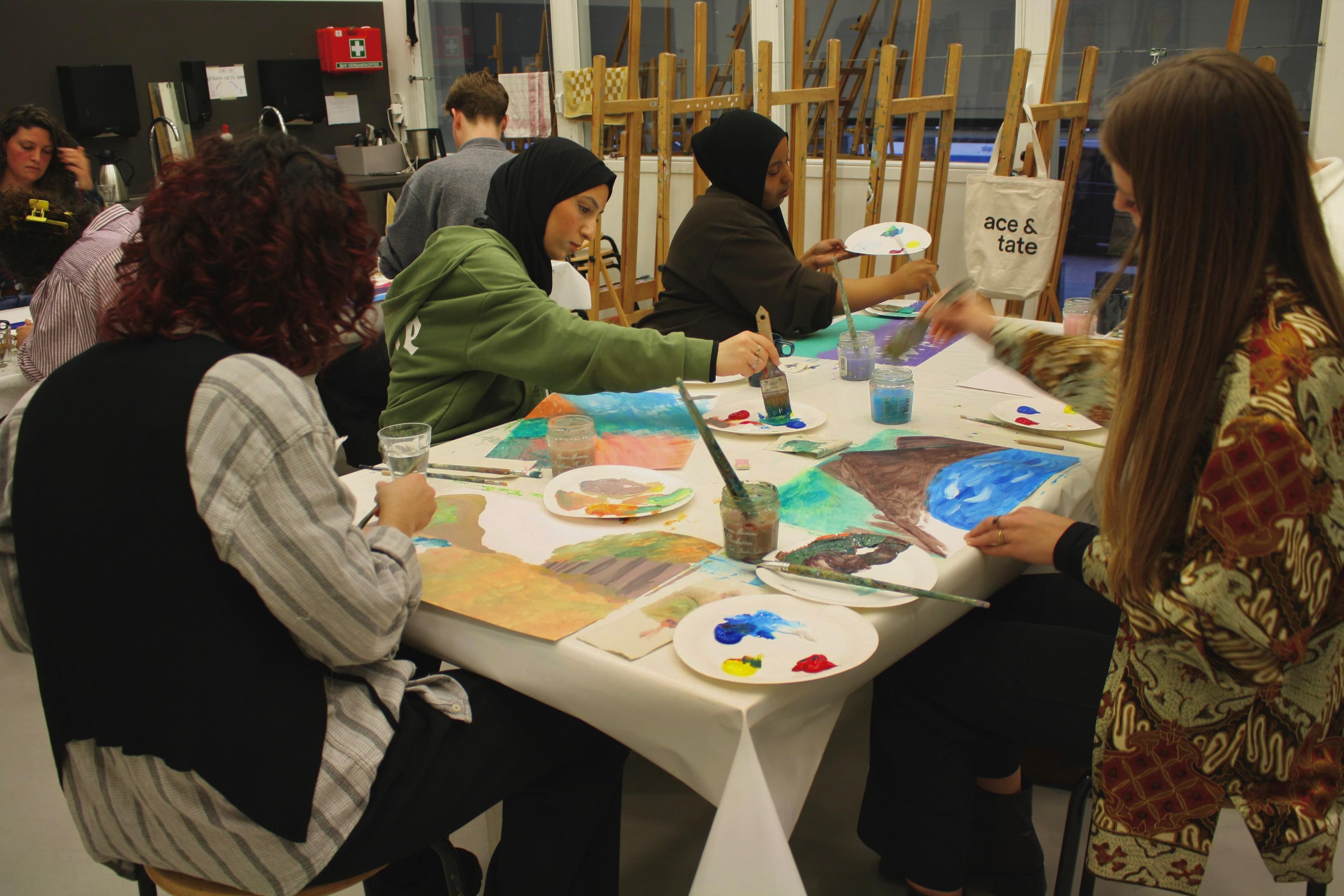 Rouwnetwerk Jong in Van Gogh Museum tijdens de schilderworkshop en mindfulsessie